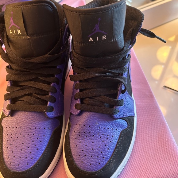 PURPLE AIR JORDAN 1s - Picture 5 of 8